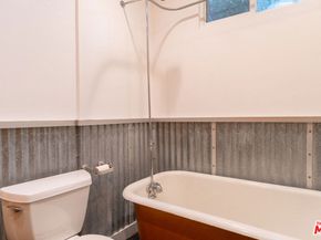 2008 Strongs Drive, Venice CA 90291