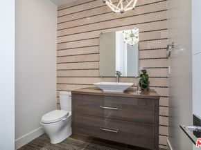 3728 S Barrington Avenue, Los Angeles CA 90066