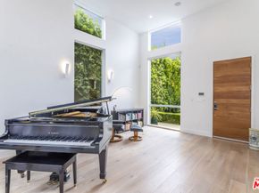 3728 S Barrington Avenue, Los Angeles CA 90066