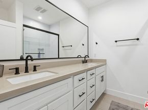 13822 Oxnard Street, Van Nuys CA 91401