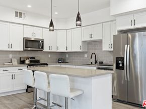 13822 Oxnard Street, Van Nuys CA 91401