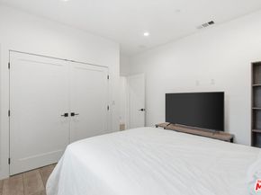 13822 Oxnard Street, Van Nuys CA 91401