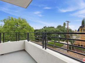 13822 Oxnard Street, Van Nuys CA 91401