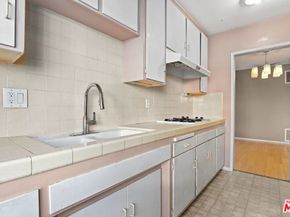 1233 N Laurel Avenue 103, West Hollywood CA 90046
