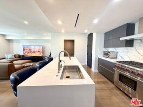 1017 N Croft Avenue 201, Los Angeles CA 90069