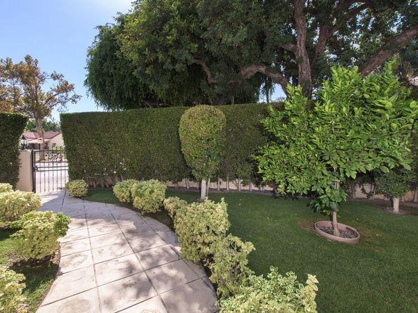 900 N GARDNER Street, West Hollywood CA 90046