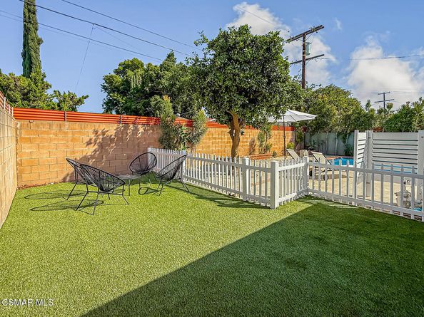 7530 Gaviota Avenue, Lake Balboa CA 91406