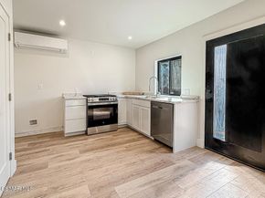 7530 Gaviota Avenue, Lake Balboa CA 91406