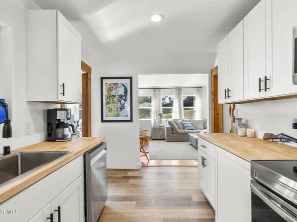 5429 Fairview Place, Agoura Hills CA 91301