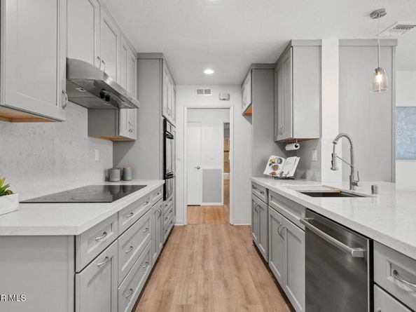 7427 Sausalito Avenue, West Hills CA 91307