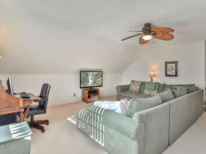 5260 Edgeware Drive, Agoura Hills CA 91301