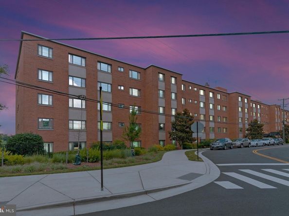 1300 S Arlington Ridge Road 718, Arlington VA 22202