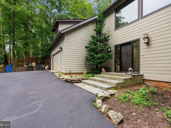 10227 Lawyers Road, Vienna VA 22181