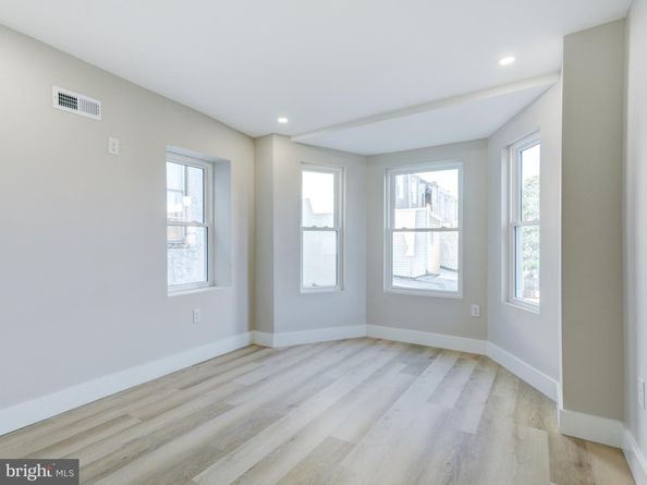 1327 E Susquehanna Avenue, Philadelphia PA 19125