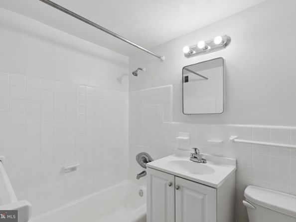 2101 Chestnut Street 324, Philadelphia PA 19103