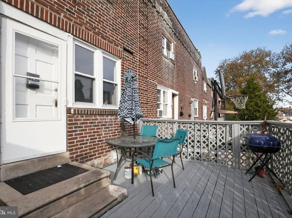 558 Snowden Road, Upper Darby PA 19082