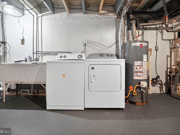 558 Snowden Road, Upper Darby PA 19082