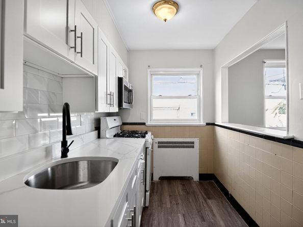 558 Snowden Road, Upper Darby PA 19082