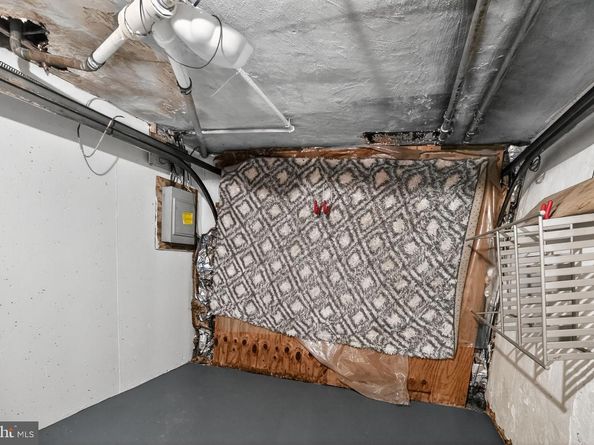 558 Snowden Road, Upper Darby PA 19082