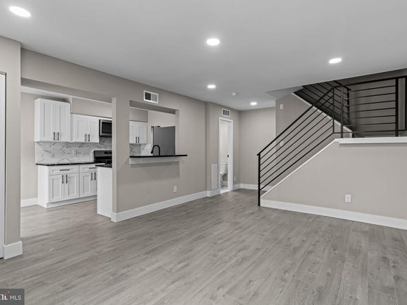 9001 Ridge Avenue 14, Philadelphia PA 19128