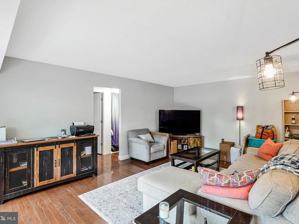 2844 Dover Lane 103, Falls Church VA 22042