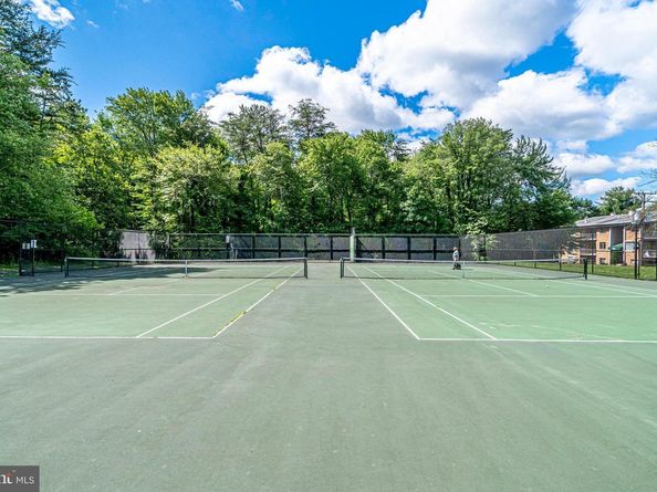 2844 Dover Lane 103, Falls Church VA 22042