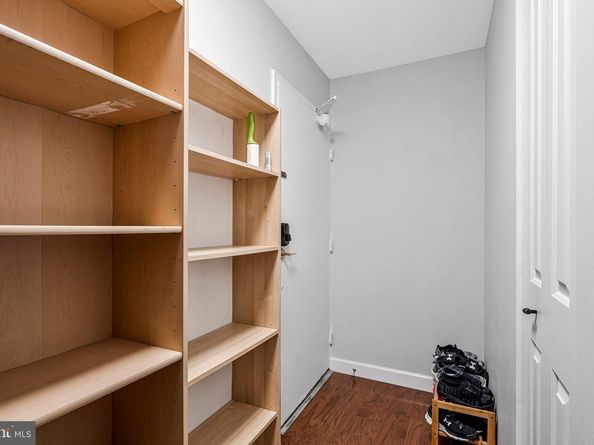 2844 Dover Lane 103, Falls Church VA 22042