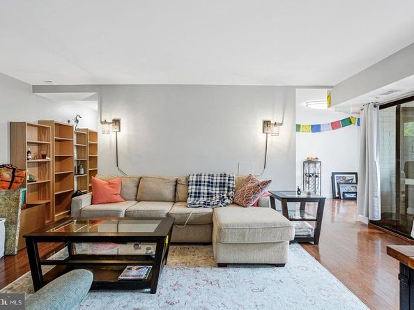 2844 Dover Lane 103, Falls Church VA 22042