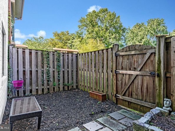 2844 Dover Lane 103, Falls Church VA 22042