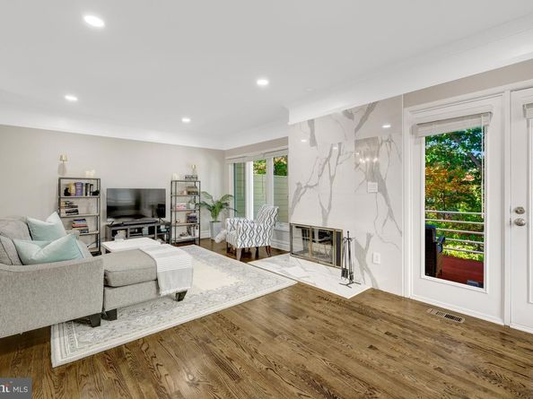 11110 Lakespray Way, Reston VA 20191