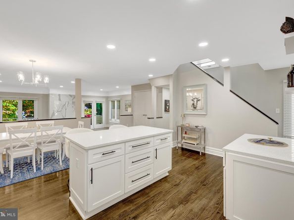 11110 Lakespray Way, Reston VA 20191
