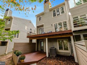 11110 Lakespray Way, Reston VA 20191