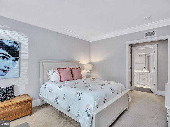 910 Powhatan Street 104N, Alexandria VA 22314