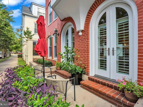 910 Powhatan Street 104N, Alexandria VA 22314