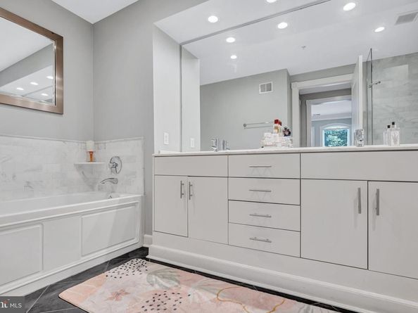 910 Powhatan Street 104N, Alexandria VA 22314