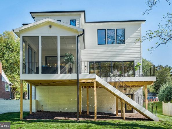 2118 Greenwich Street, Falls Church VA 22043