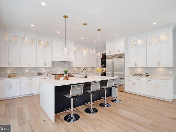 2118 Greenwich Street, Falls Church VA 22043