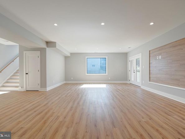 2118 Greenwich Street, Falls Church VA 22043