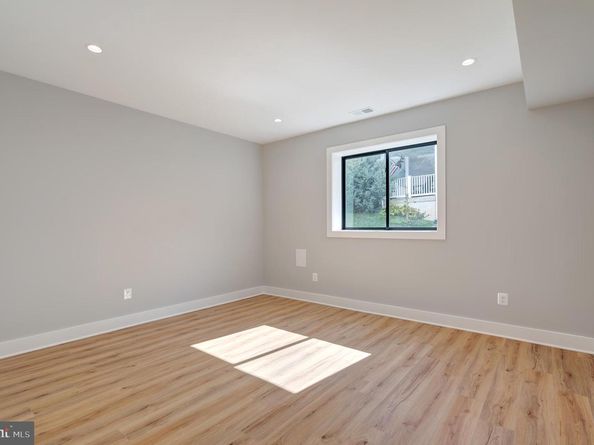 2118 Greenwich Street, Falls Church VA 22043
