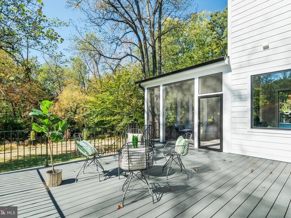 2118 Greenwich Street, Falls Church VA 22043