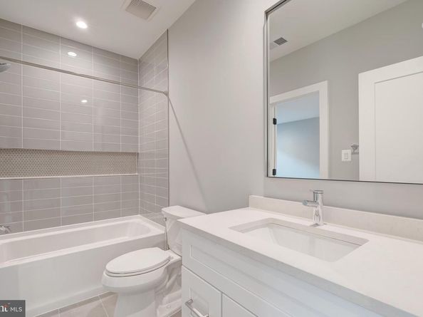 2118 Greenwich Street, Falls Church VA 22043