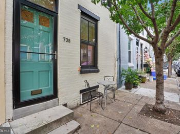738 N Judson Street