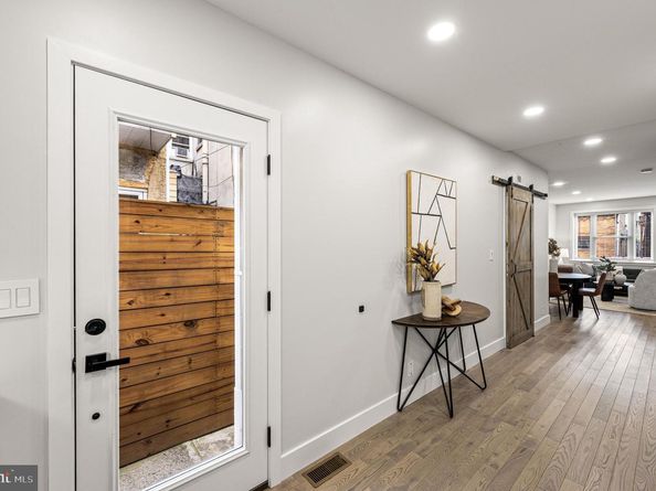 2208 S 10TH Street S, Philadelphia PA 19148