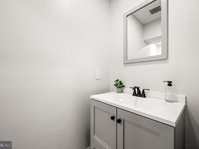 2208 S 10TH Street S, Philadelphia PA 19148