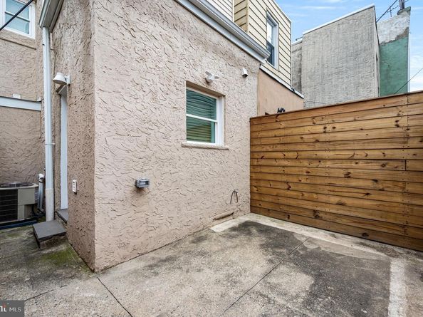 2208 S 10TH Street S, Philadelphia PA 19148