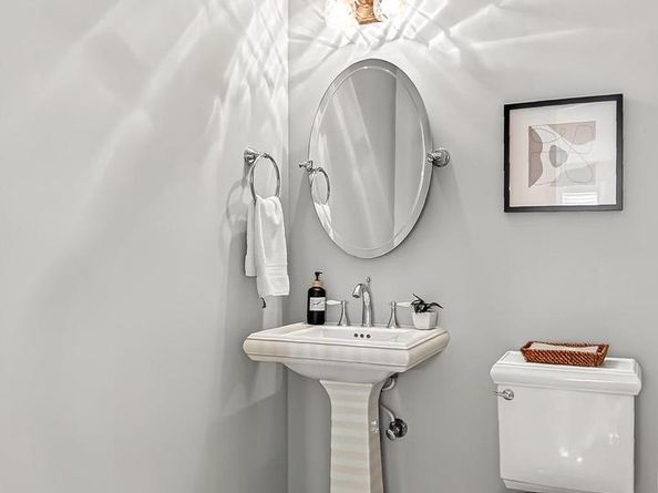 7526 Walnut Hill Lane, Falls Church VA 22042