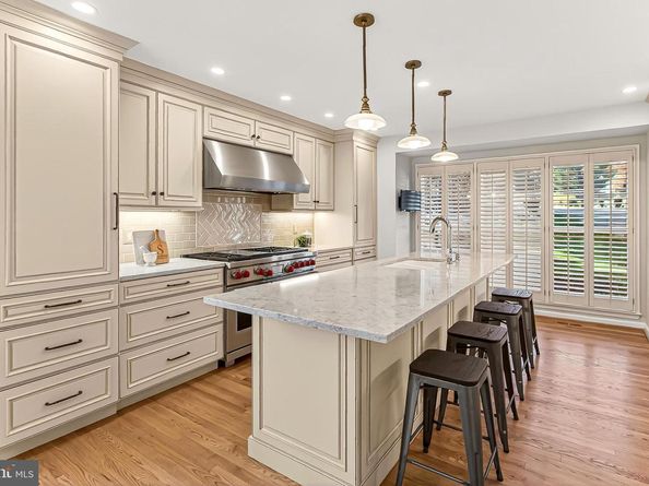 7526 Walnut Hill Lane, Falls Church VA 22042