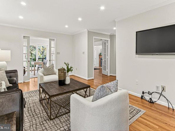 7526 Walnut Hill Lane, Falls Church VA 22042