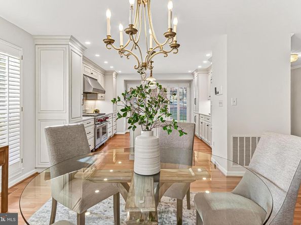 7526 Walnut Hill Lane, Falls Church VA 22042