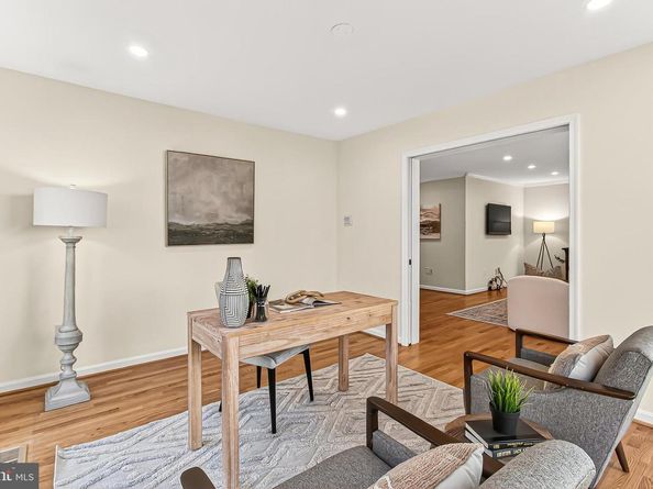 7526 Walnut Hill Lane, Falls Church VA 22042